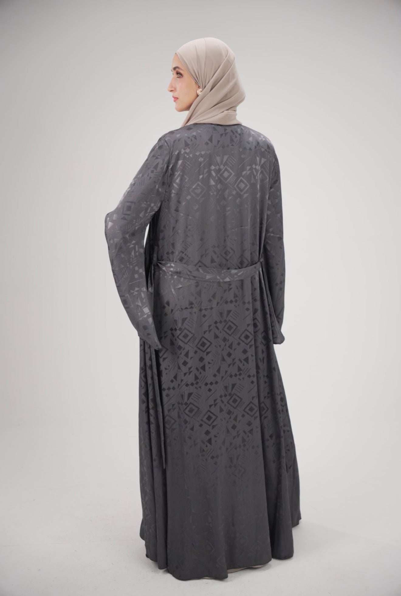 Luna Geometric 2-Piece Abaya Set – Modern Modesty in Slate Grey