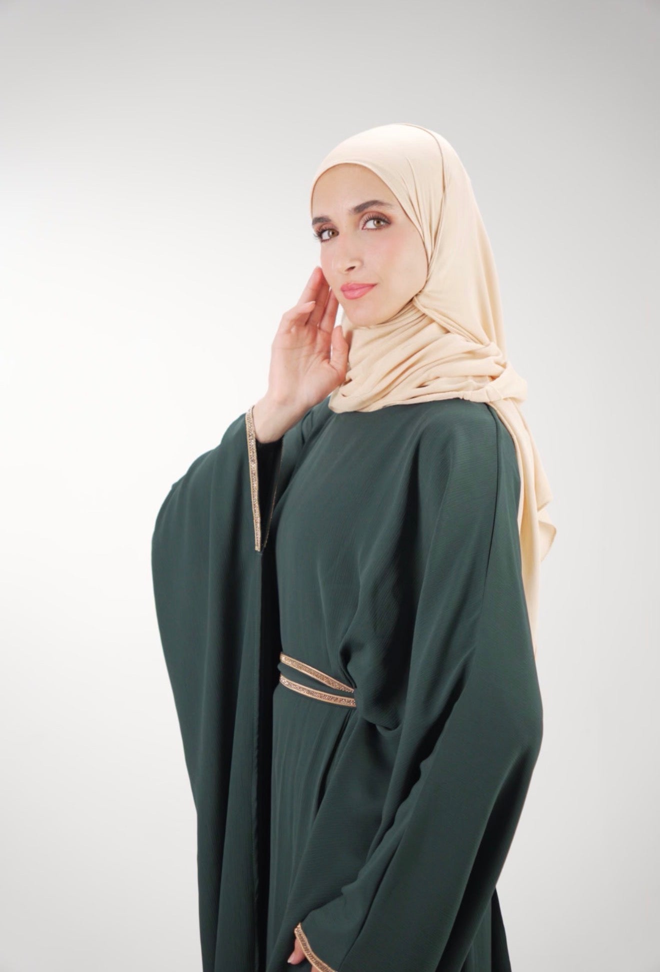 The Onyx Sculpt – Minimalist Belted Green Abaya